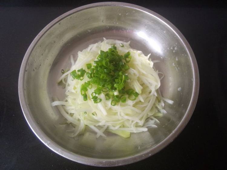蛋皮拌菜杆步骤7