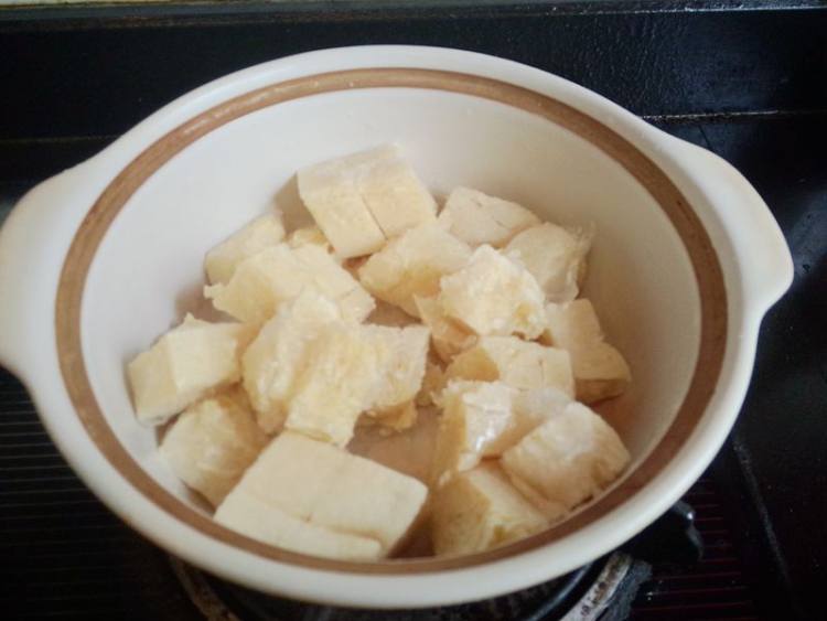 冻豆腐肓蟹煲步骤4