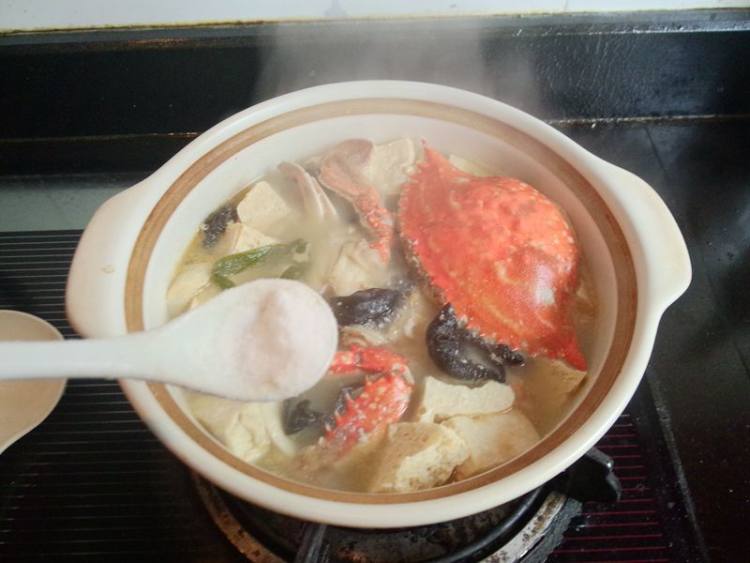 冻豆腐肓蟹煲步骤7