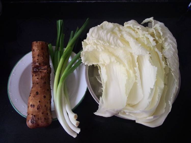 虾干山药煮白菜步骤1