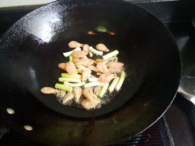 虾干山药煮白菜步骤5