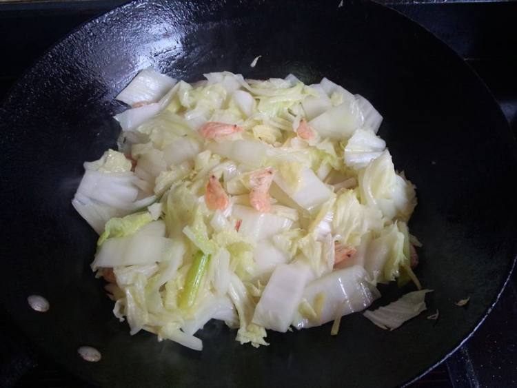 虾干山药煮白菜步骤7