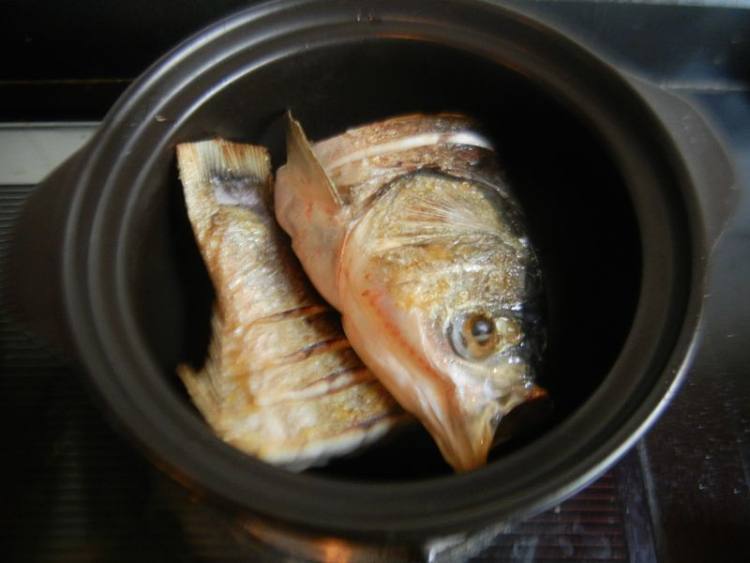 冬笋炖白鱼步骤8