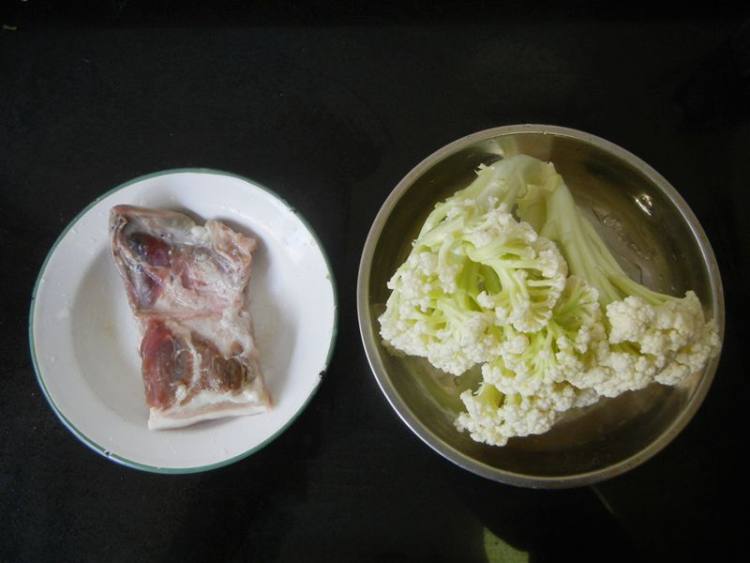 咸肉干煸花菜步骤1