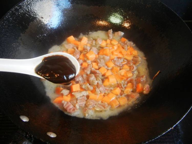 胡萝卜肉丁面条步骤7