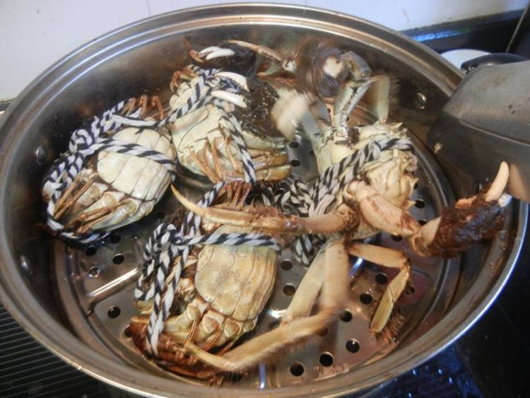 紫苏蒸大闸蟹步骤4