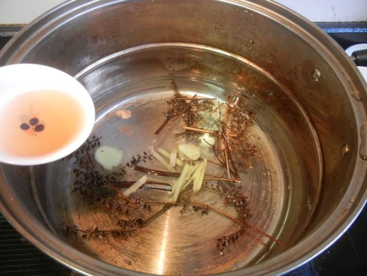 紫苏蒸大闸蟹步骤3