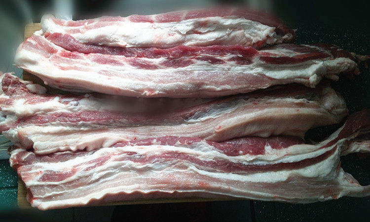自制椒香咸肉步骤1