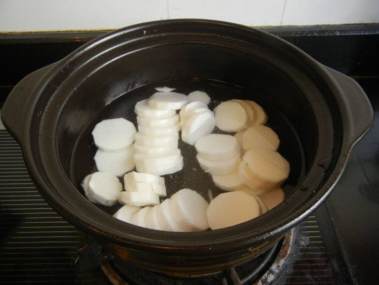 山药尖梭鱼砂锅煲步骤7