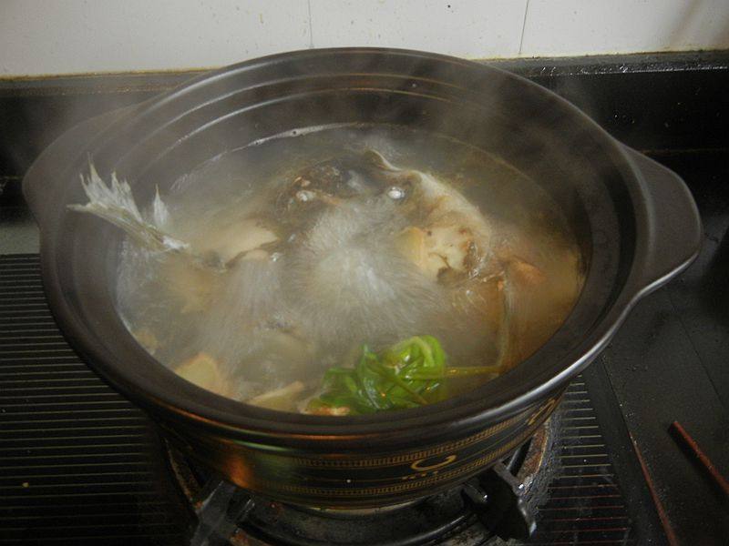山药木耳青鱼头砂锅煲步骤9