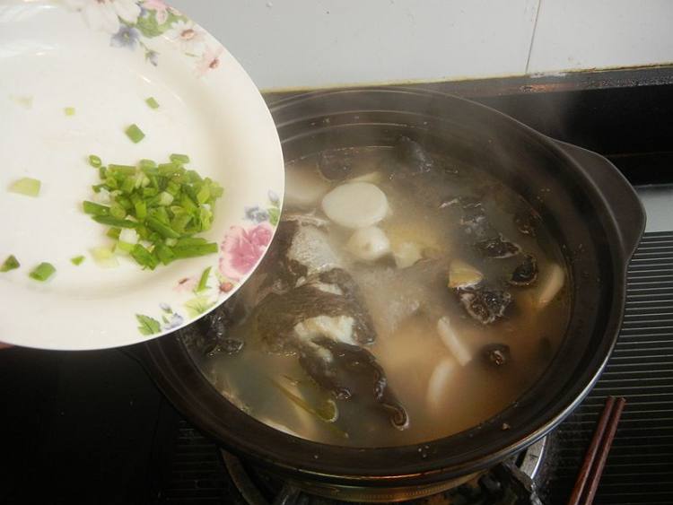 山药木耳青鱼头砂锅煲步骤13