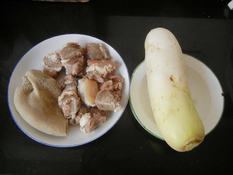 羊腿肉萝卜砂锅煲步骤1
