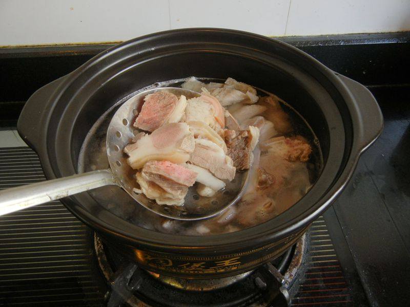 羊腿肉萝卜砂锅煲步骤4