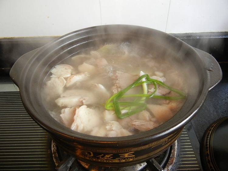 羊腿肉萝卜砂锅煲步骤7
