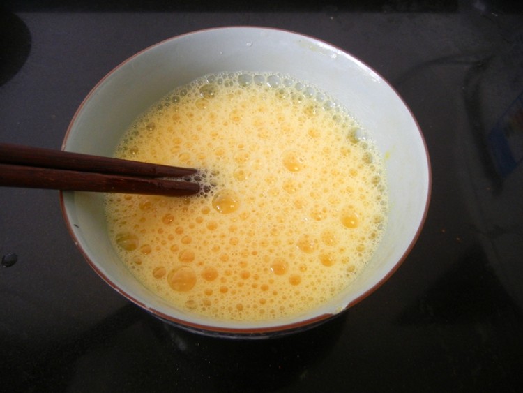 虾蓉蒸蛋羹步骤2
