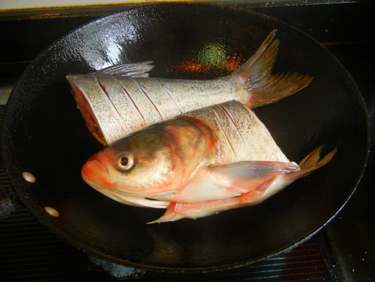 鱼虾豆腐煲步骤6