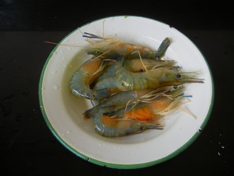 鱼虾豆腐煲步骤3
