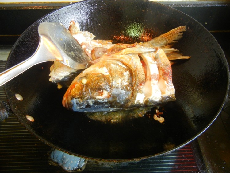 鱼虾豆腐煲步骤7