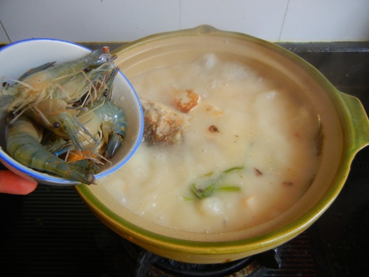 鱼虾豆腐煲步骤13
