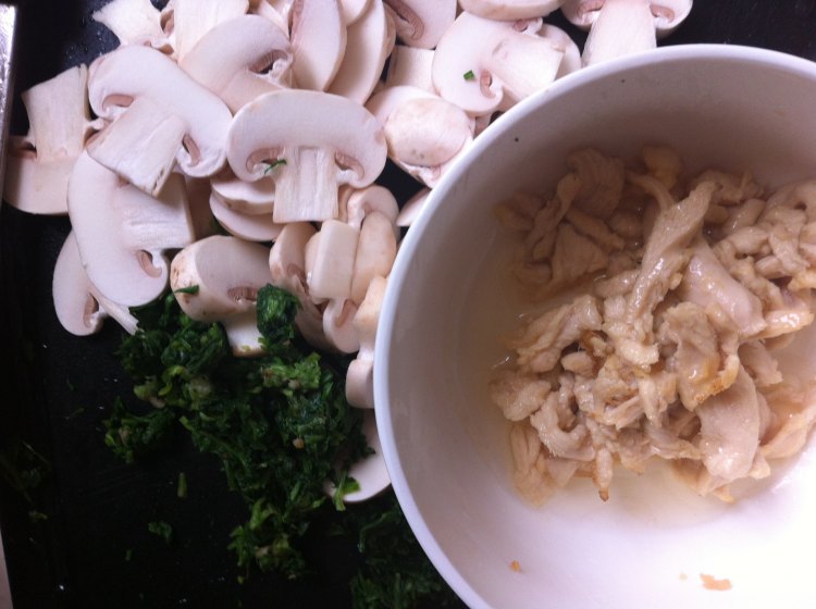 荠菜鸡丝豆腐羹步骤3