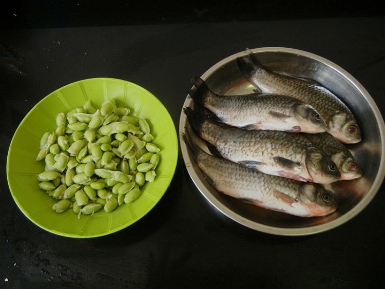 毛豆鲫鱼汤步骤1