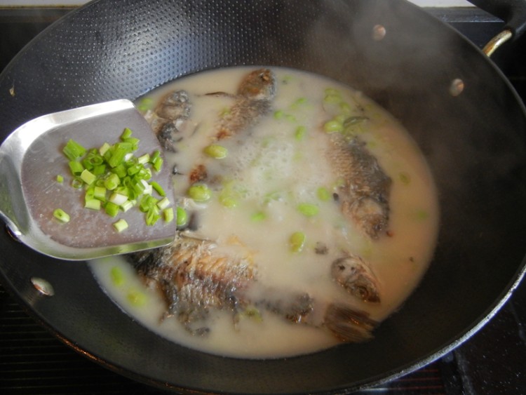 毛豆鲫鱼汤步骤11