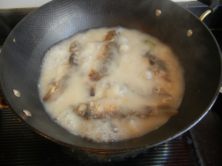 毛豆鲫鱼汤步骤8