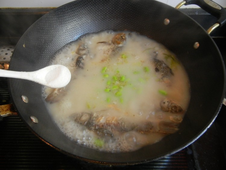 毛豆鲫鱼汤步骤10