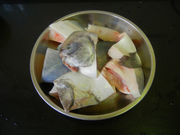 蒜子豆豉烧银鲳步骤2