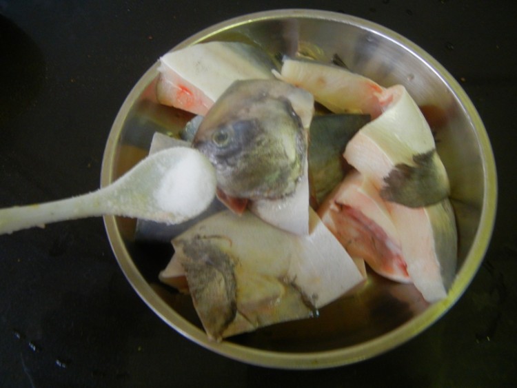 蒜子豆豉烧银鲳步骤3