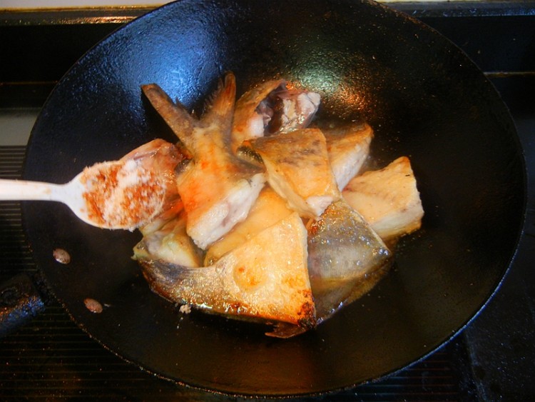 蒜子豆豉烧银鲳步骤9