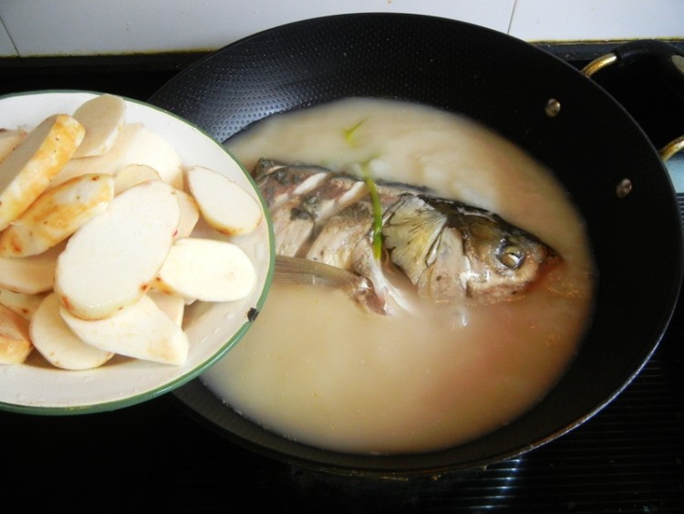 芋艿炖鱼汤步骤7