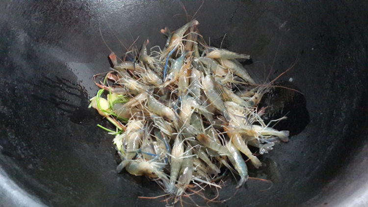 油爆台湾虾步骤2