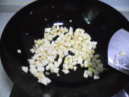 虾仁烩茭白步骤4