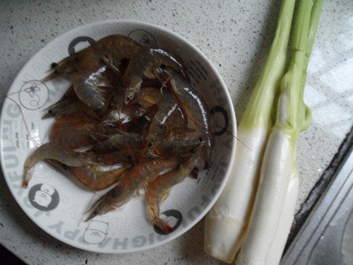 虾仁烩茭白步骤1