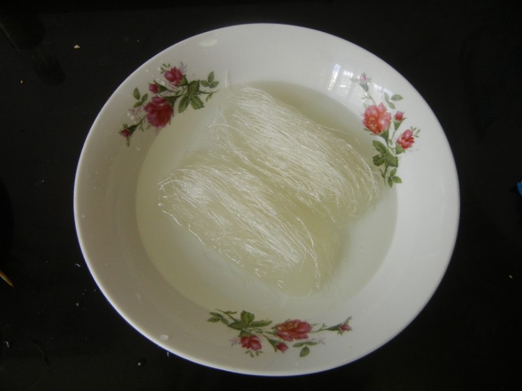 螃蟹粉丝煲步骤2