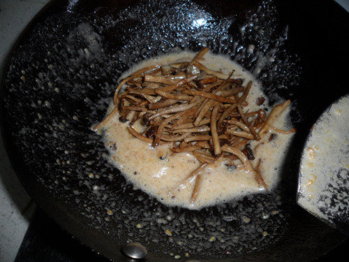 蛋黄茶树菇步骤7
