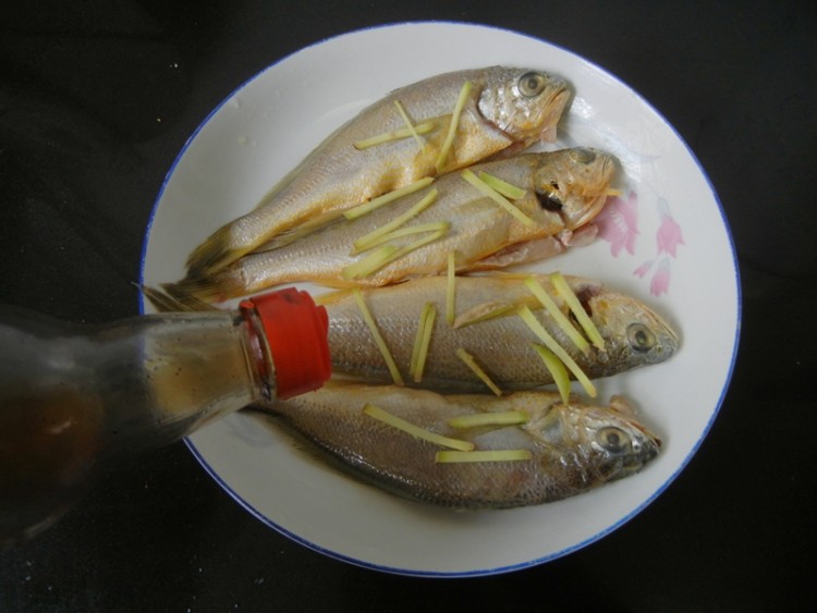 豆豉蒸小黄鱼步骤2