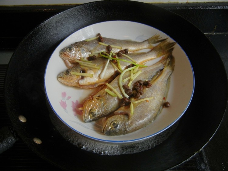 豆豉蒸小黄鱼步骤4