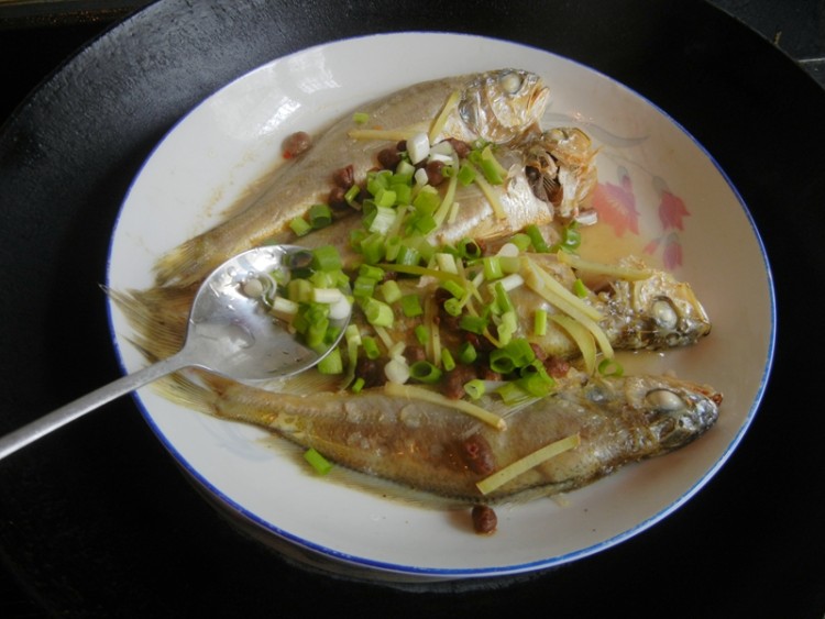 豆豉蒸小黄鱼步骤6