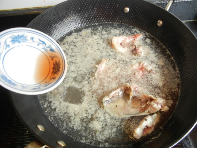 冻豆腐酸菜黑鱼汤步骤8