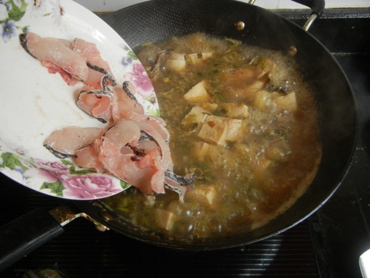冻豆腐酸菜黑鱼汤步骤13