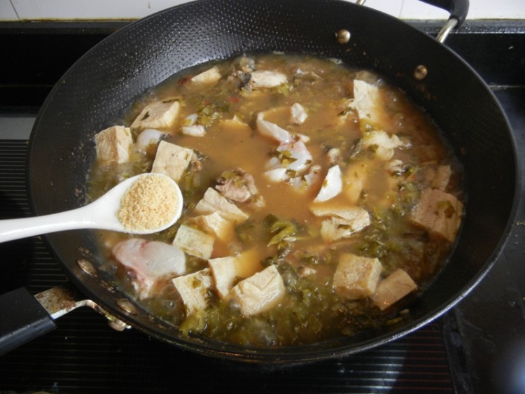 冻豆腐酸菜黑鱼汤步骤14