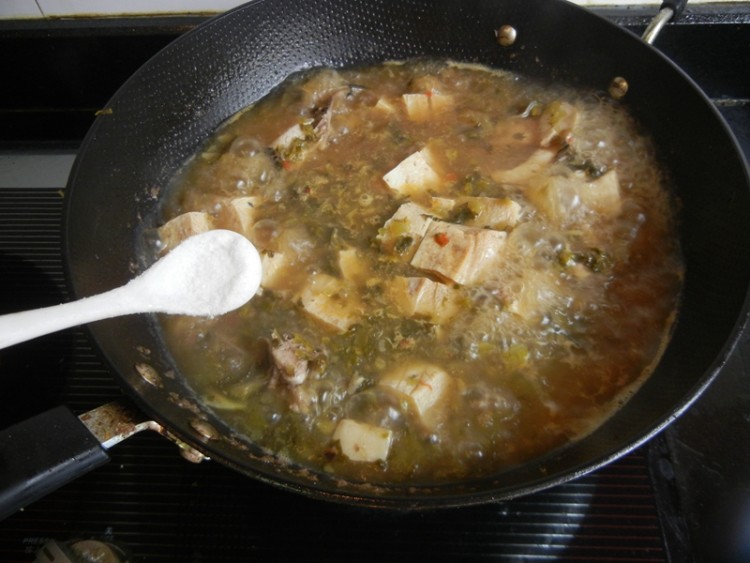 冻豆腐酸菜黑鱼汤步骤12