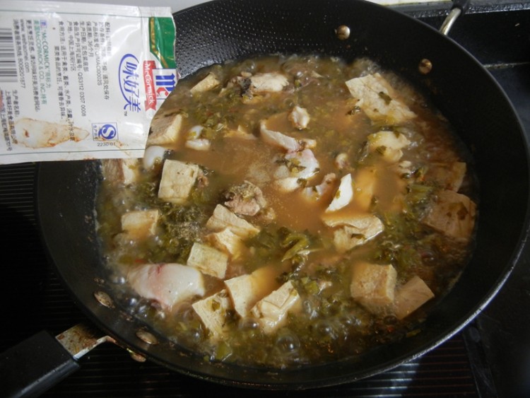 冻豆腐酸菜黑鱼汤步骤15
