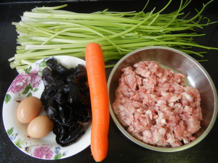 胡萝卜芹菜生煎馄饨步骤1