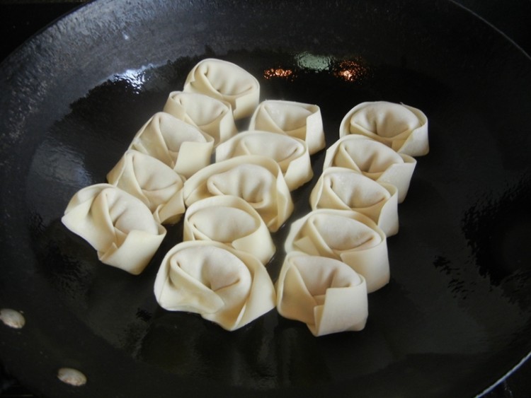 胡萝卜芹菜生煎馄饨步骤15