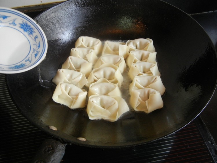 胡萝卜芹菜生煎馄饨步骤16