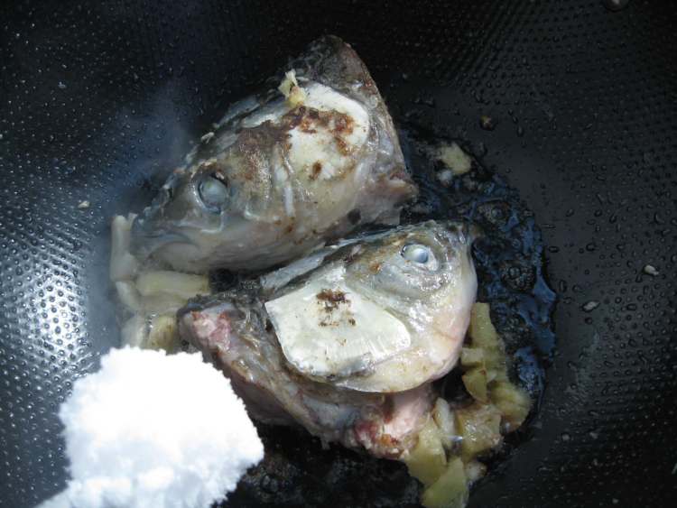 鱼头豆腐步骤8