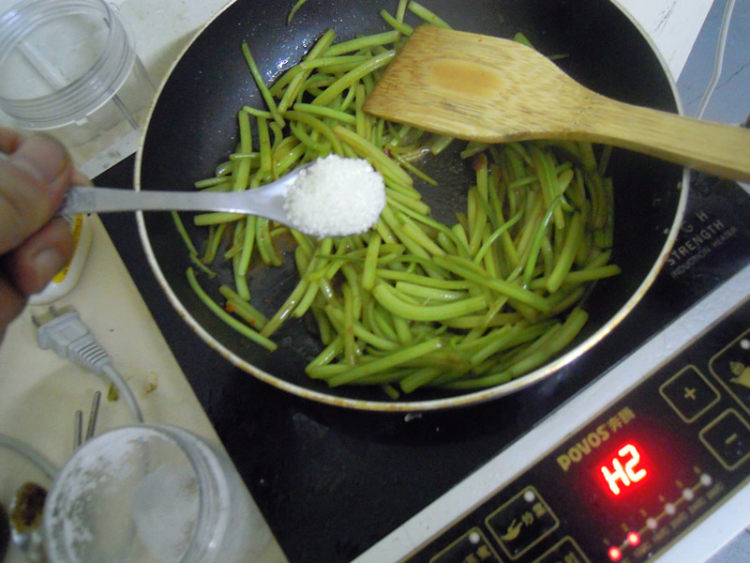 豆酱山芋藤步骤11